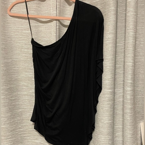 Express black, one sleeve top - Picture 3 of 3